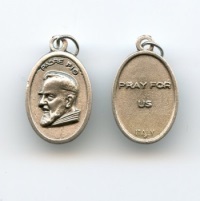 Medaille Pater Pio von Pietrelcina Neusilber Oval 25 mm