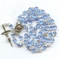 Kristall-Rosenkranz Hellblau Papstkreuz Umfang 64 cm