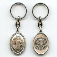 Schlüsselanhänger Benediktusmedaille Oval Metall Silberfarben 9 cm