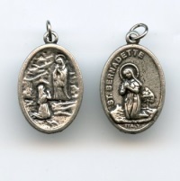 Medaille U.L. Frau von Lourdes Hl. Bernadette Metall Silberfarben 24 mm
