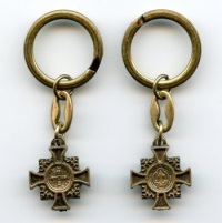 Schlüsselanhänger Benediktuskreuz Metall Messingfarben 7,5 cm
